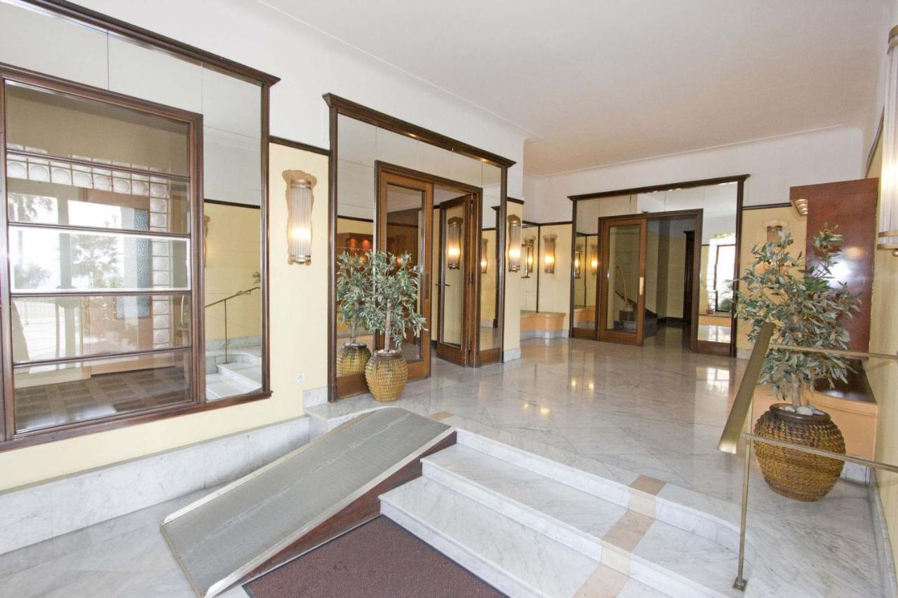 Top Floor Miramar Sea Front Apartment Ница Екстериор снимка
